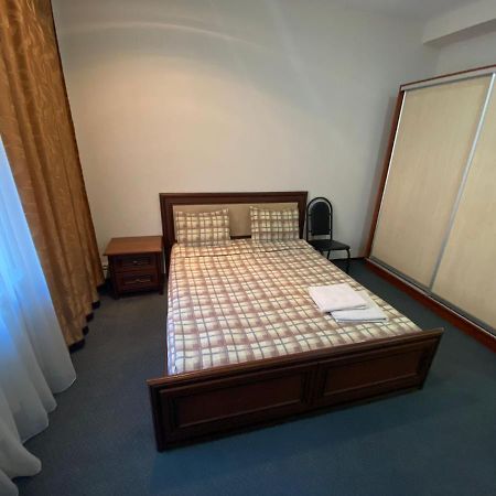 Stefan Cel Mare Boulevard Ultracentral Apartments In The Center Kischinau Exterior foto