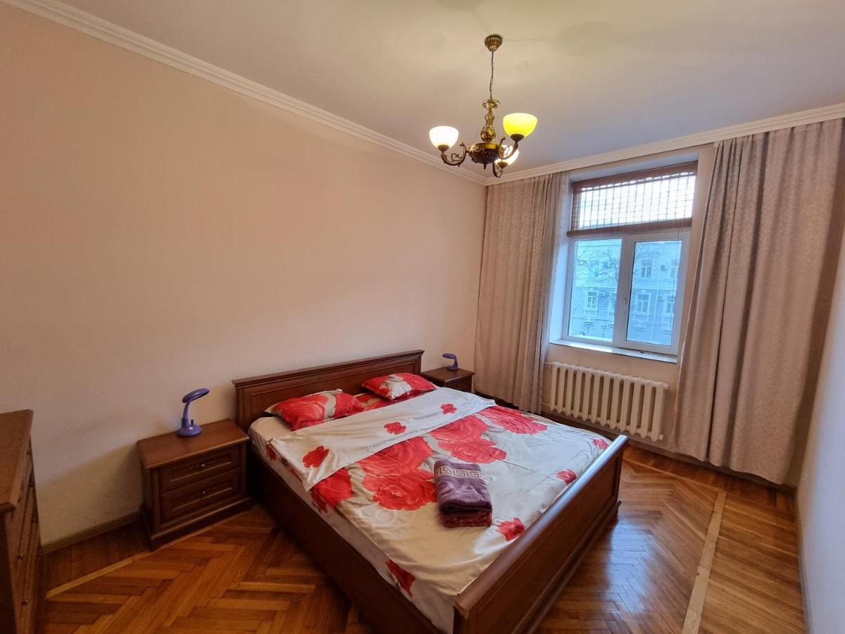 Stefan Cel Mare Boulevard Ultracentral Apartments In The Center Kischinau Exterior foto