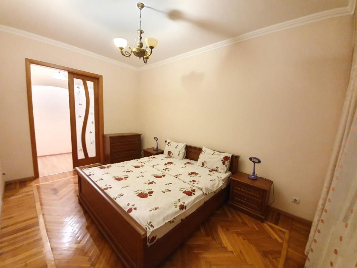Stefan Cel Mare Boulevard Ultracentral Apartments In The Center Kischinau Exterior foto