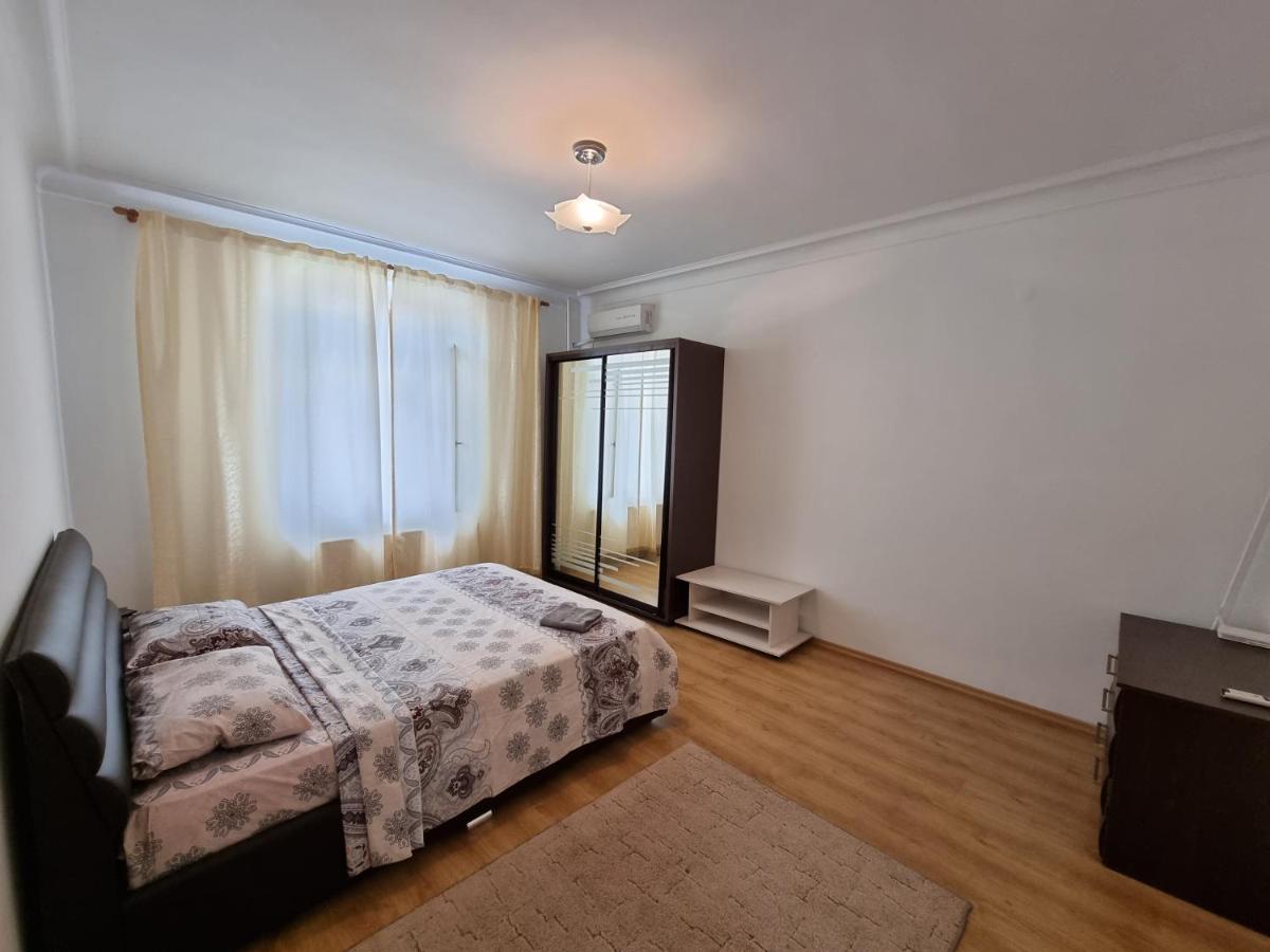 Stefan Cel Mare Boulevard Ultracentral Apartments In The Center Kischinau Exterior foto